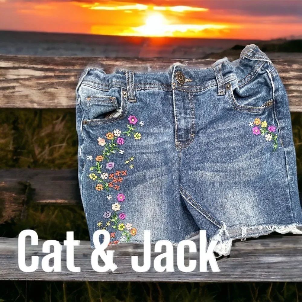 Cat & Jack l Girl’s denim Jean shorts l Floral embroidered l Distressed l 16 EUC